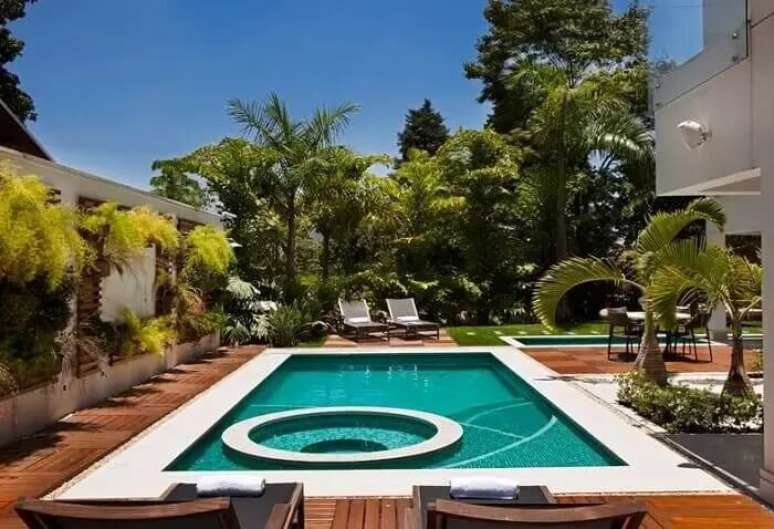 15. Avalie o tamanho da piscina na hora de projetar a ed&iacute;cula em L. Projeto de Infinity Spaces