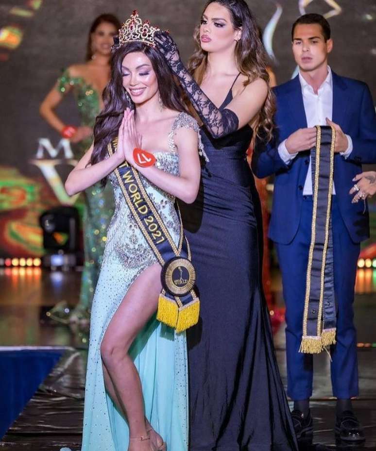 Modelo trans brasileira Victoria Fernandes vence concurso mundial de beleza na Itália.