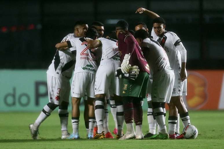 Jorginho prega união pelo acesso apesar do cenário ainda mais complicado para o Vasco (Foto: Daniel Ramalho/CRVG)