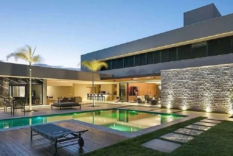 11. A ilumina&ccedil;&atilde;o traz um toque especial para a ed&iacute;cula em L. Foto &ndash; Gil Carlos de Camillo