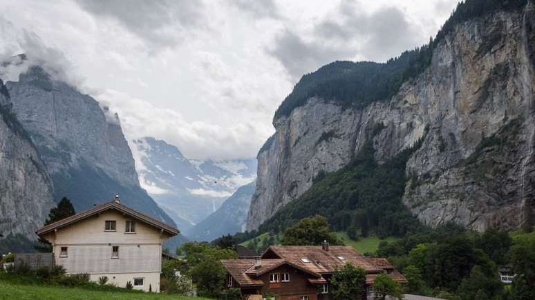 A região suíça de Lauterbrunnen, que atrai fãs de esportes radicais