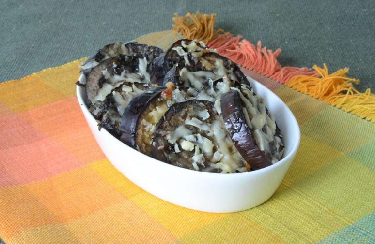 Para os vegetarianos, uma das op&ccedil;&otilde;es entre as receitas com vinho &eacute; a berinjela ao vinho especial &ndash; Foto: Guia da Cozinha