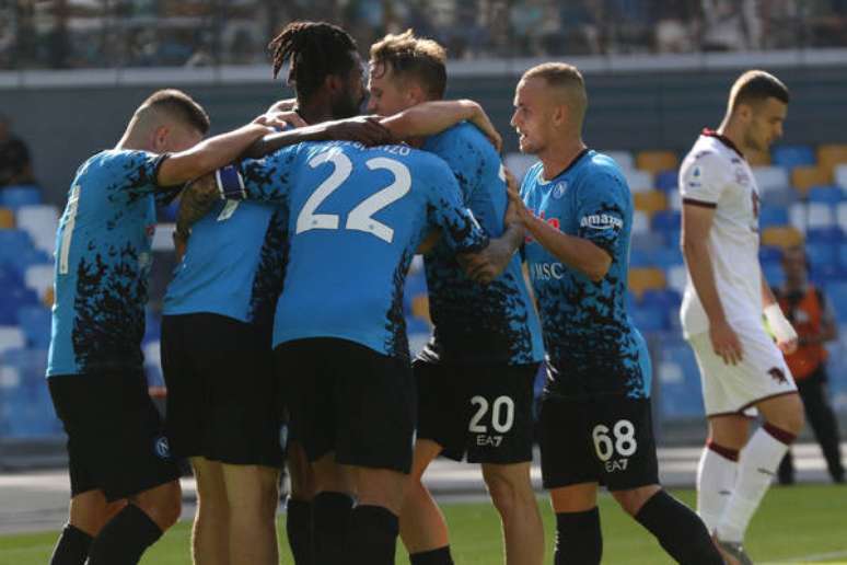 Napoli bate Torino e mantém liderança do Campeonato Italiano