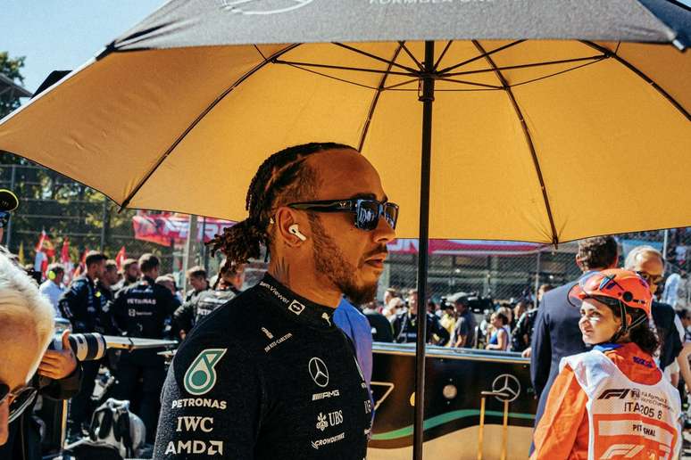 Lewis Hamilton foi chamado para sala dos comissários 