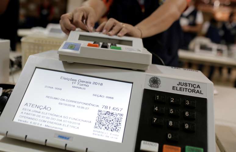 Urna eletrônica precisou ser substituída pela votação em cédula em Coari e atrasa apuração nacional
