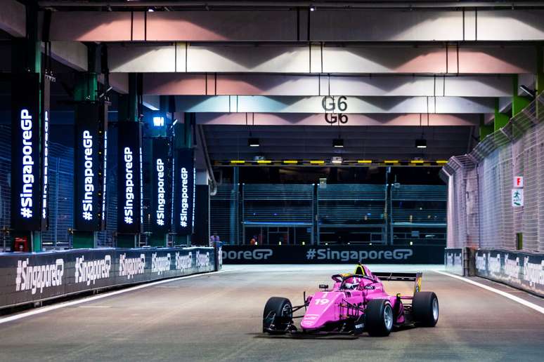 Marta García irá largar na pole-position em Marina Bay 