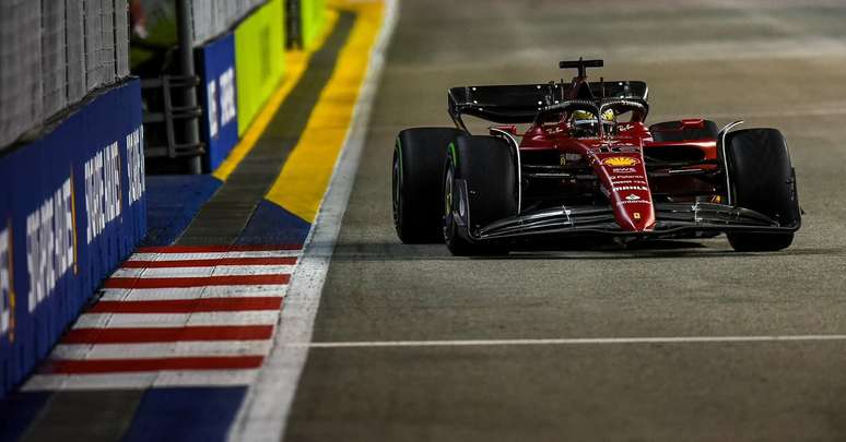 Charles Leclerc é pole em Singapura 