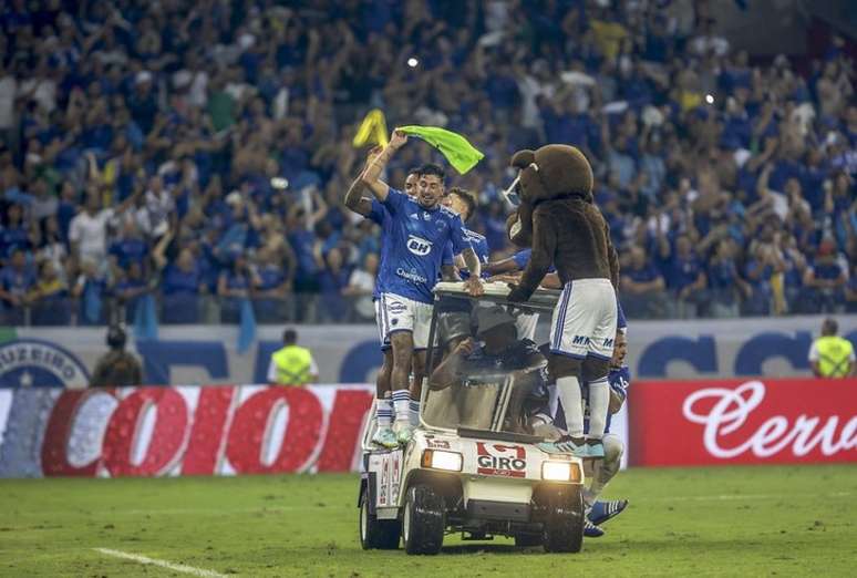 Equipe comandada por Paulo Pezzolano comemorou o título de casa após tropeços de Grêmio e Bahia - (Foto: Staff Images)