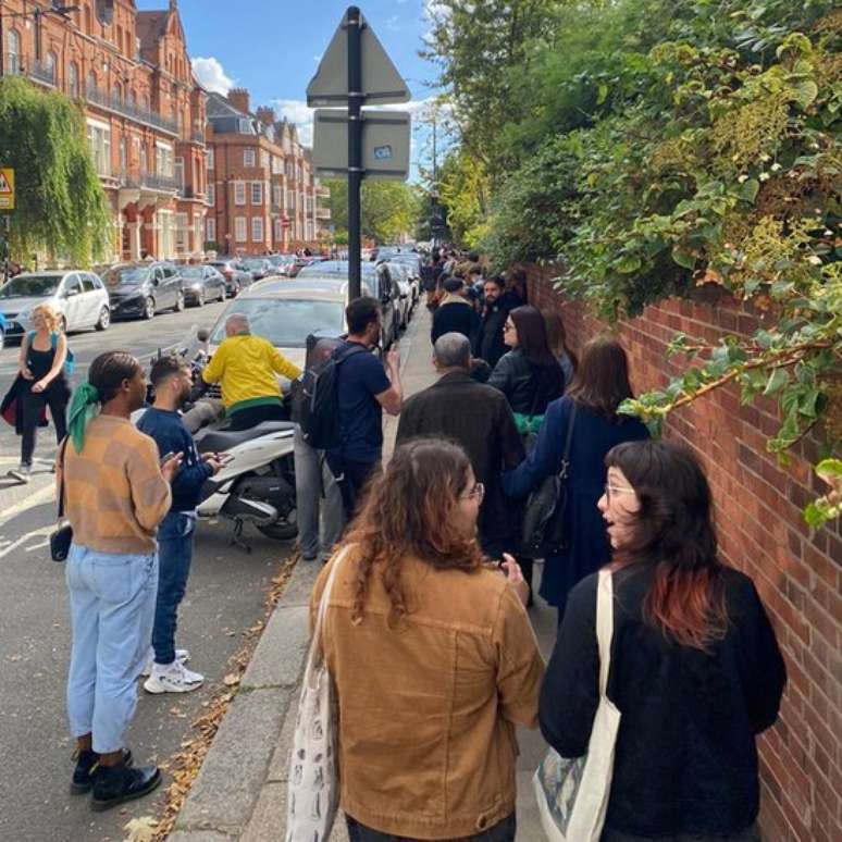 Filas em Londres dava volta no quarteirão durante a tarde