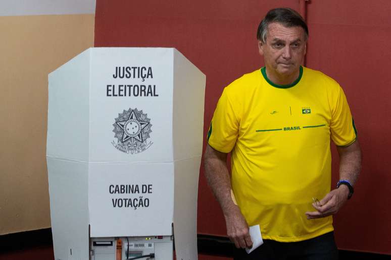 Presidente Jair Bolsonaro vota no Rio de Janeiro