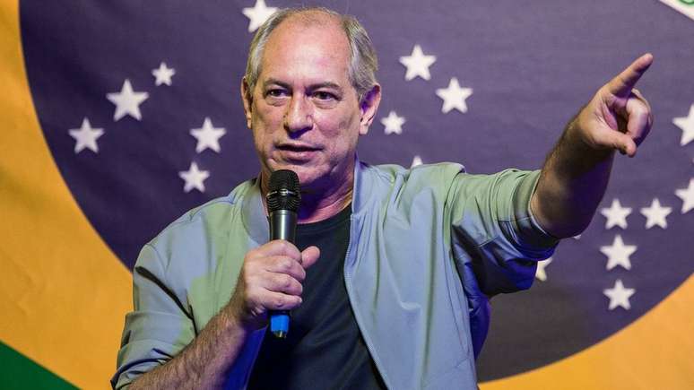 Ciro divulgou manifesto reiterando que n&atilde;o desistir&aacute; da candidatura e atacando pedidos para que seus eleitores mudem de voto