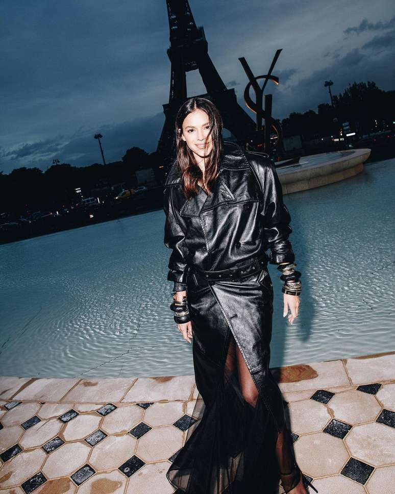 Bruna Marquezine em Paris