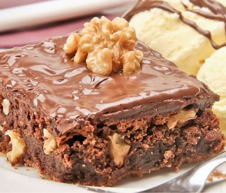 Brownie de creme de avelã com nozes (Reprodução / Guia da Cozinha)