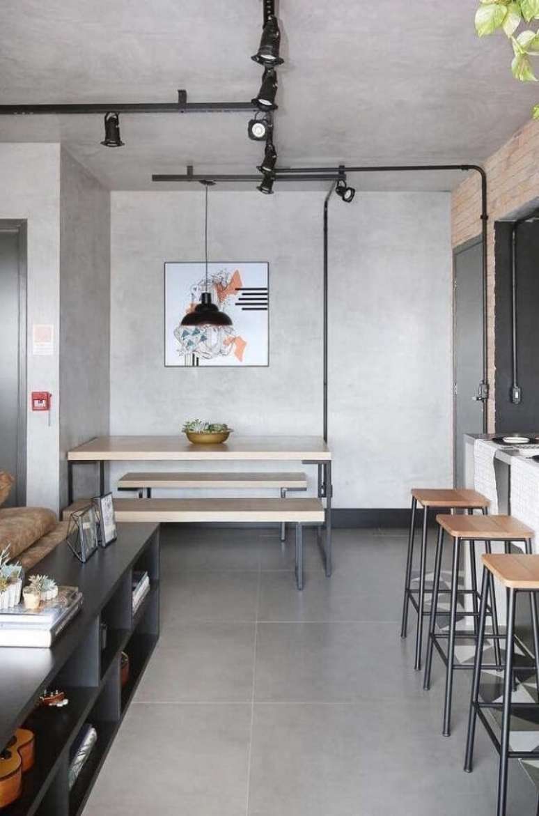 37. Iluminação em trilho e cimento queimado branco. Fonte – Decor Fácil