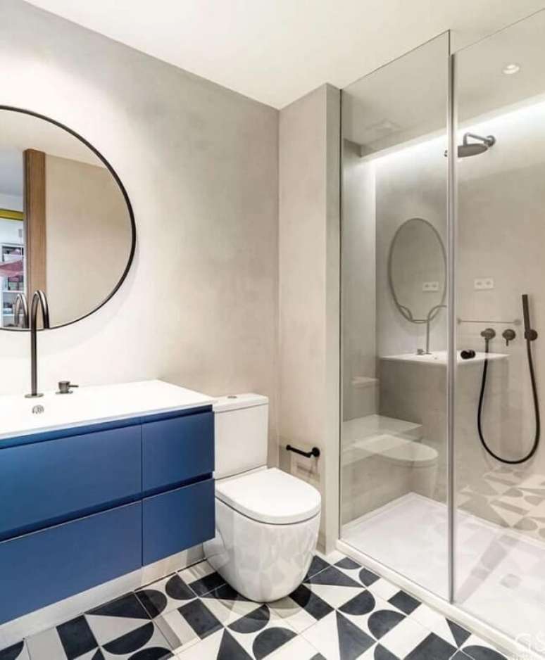 2. Banheiro com box ate o teto e cimento queimado branco parede. Fonte – Galan Sobrini Arquitectos