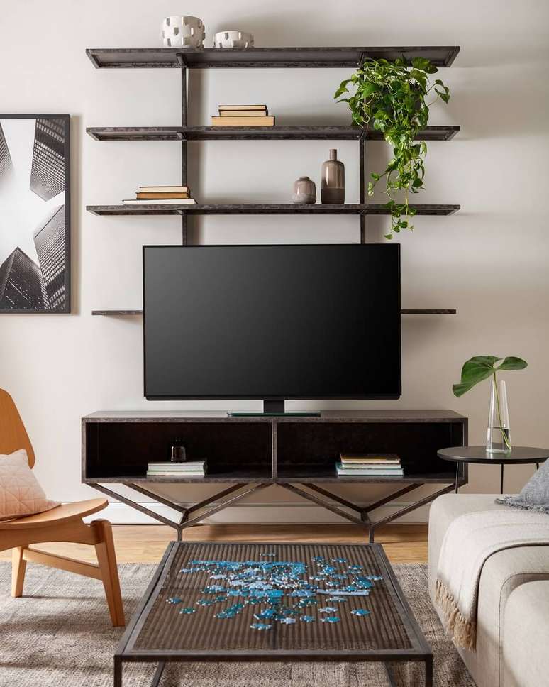 3. Ganhe espa&ccedil;o apoiando as prateleiras atr&aacute;s do aparelho. Fonte &ndash; Tok&Stok