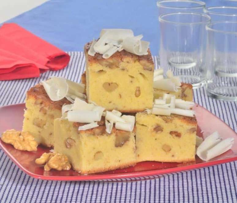 Brownie de chocolate branco (Reprodução / Guia da Cozinha)