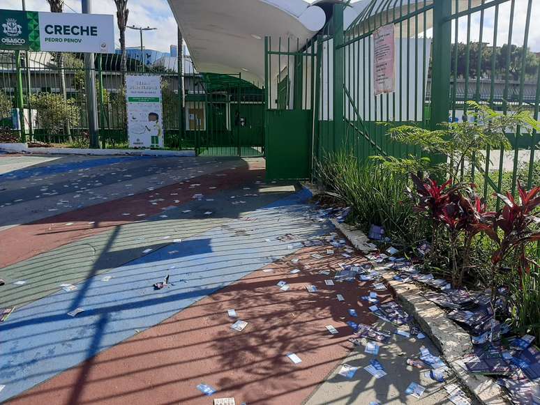 Em Osasco, chão de creche também acumulou os chamados santinhos @Ariane Costa Gomes/Agência Mural