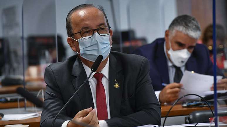 Jorginho Mello foi um dos senadores governistas a compor a CPI da pandemia e agora disputa o governo de Santa Catarina