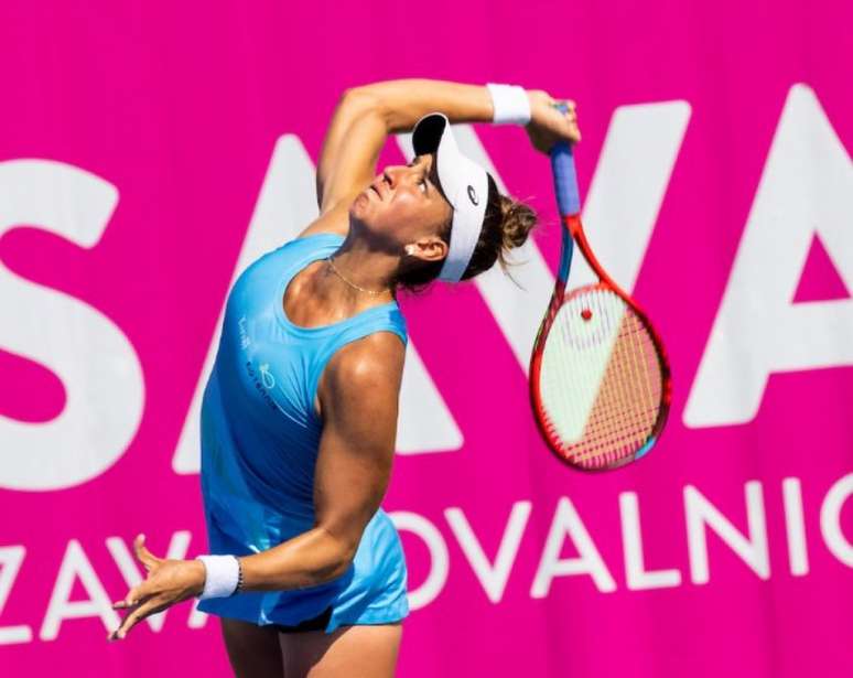 Dupla de Stefani vai a semi e Bia Haddad às quartas no WTA de Adelaide