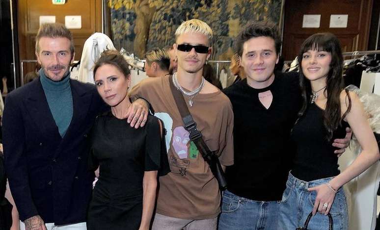 David e Victoria Beckham com a família