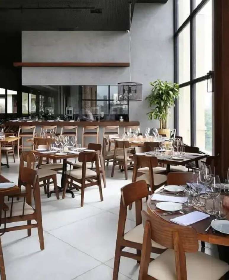11. Restaurante com móveis de madeira e cimento queimando branco parede. Projeto de CG Arquitetura