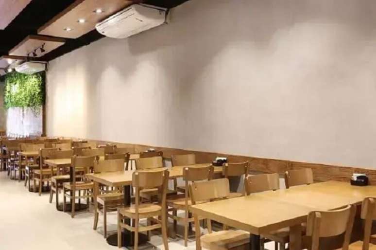 42. Estabelecimento comercial decorado com cimento queimado branco. Projeto de CGAU Arquitetura