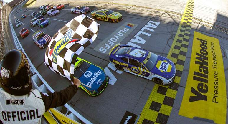 Ryan Blaney ficou a 0s046 de vencer Elliott e garantir vaga no Round of 8 da Nascar 