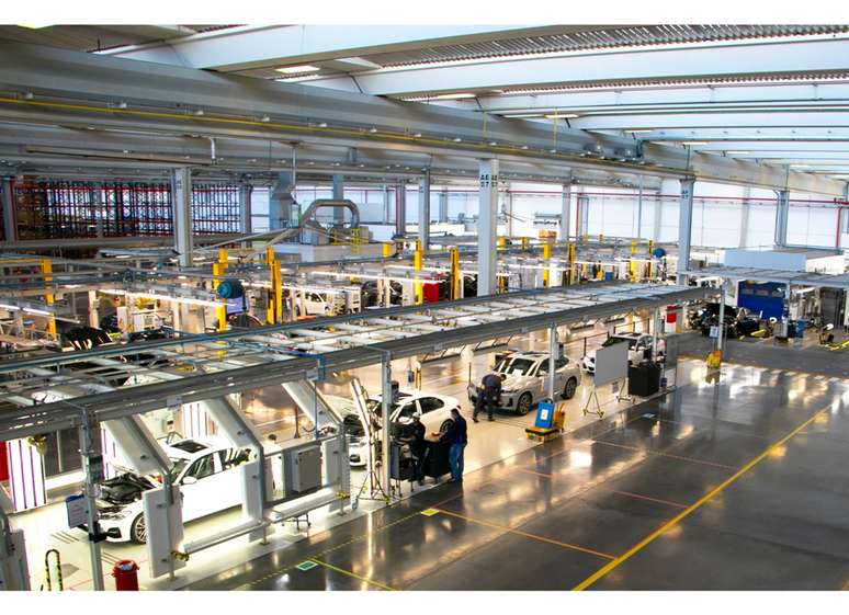 Linha de produção da fábrica do grupo BMW em Araquari (SC).