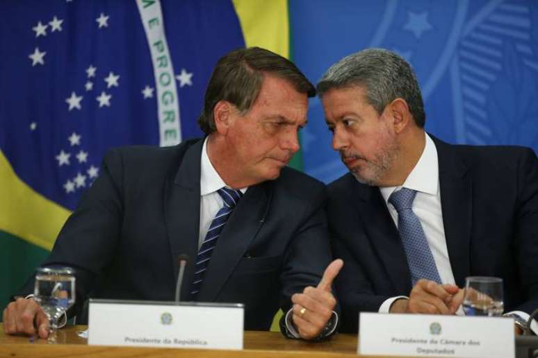 Jair Bolsonaro e Arthur Lira articularam pacote de bondades no Congresso