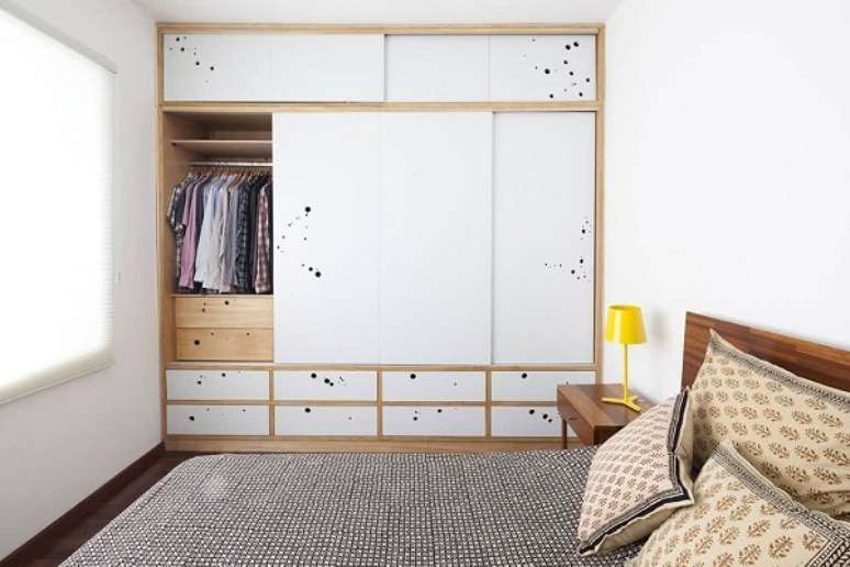 42. Quarto com guarda roupa modenro planejado &ndash; Foto Arkpad