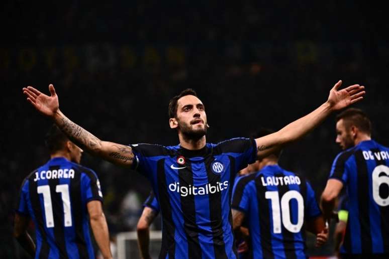 Çalhanoglu marcou seu primeiro gol nesta edição da Champions League (Foto: MARCO BERTORELLO / AFP)