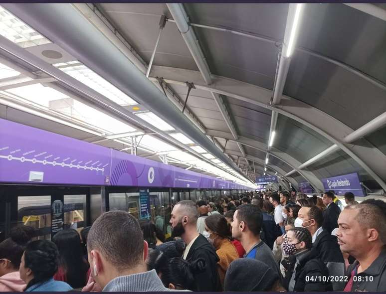 Passageiros relatam transtornos na Linha 5-Lilás do Metrô.