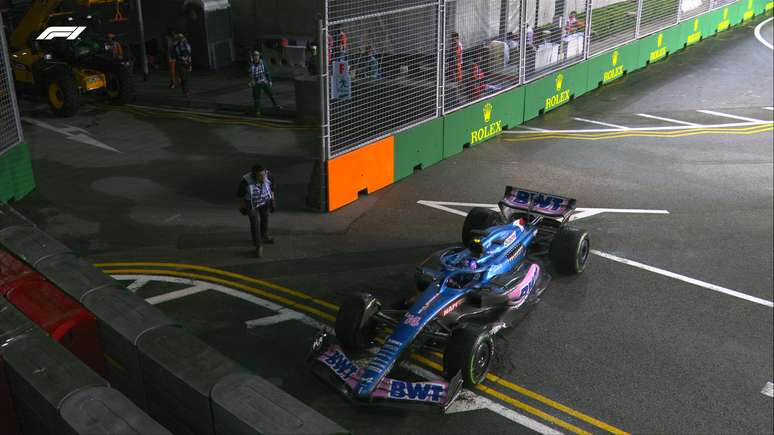 Fernando Alonso abandonou o GP de Singapura quando vinha em sexto lugar 