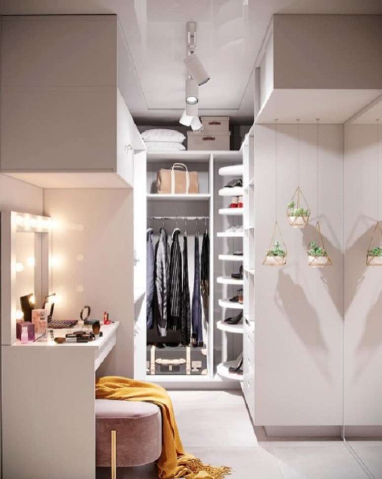 44. Quarto com ideias de closet planejados e arm&aacute;rios pequenos &ndash; Foto Jessica Domingues Arq