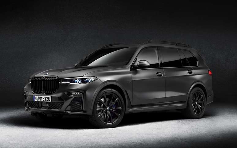 BMW X7 Dark Shadow Edition