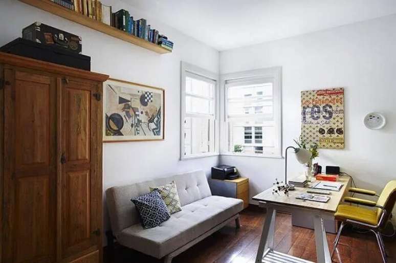 25. Modelo de sof&aacute; cama minimalista. Fonte &ndash; Decoratorist