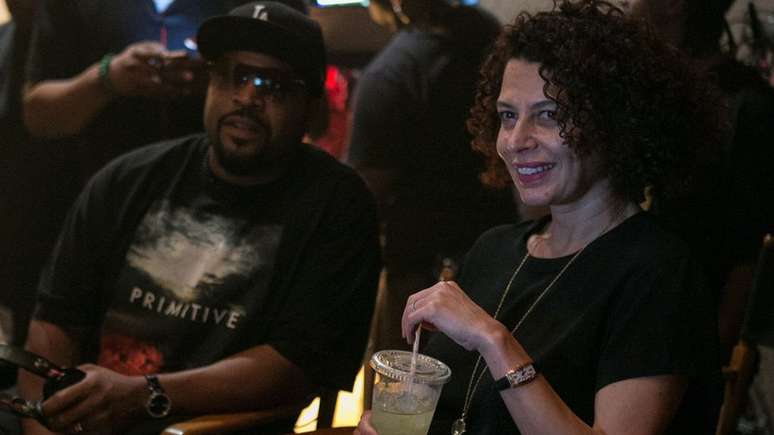 Donna Langley com Ice Cube no set de 'Straight Outta Compton'