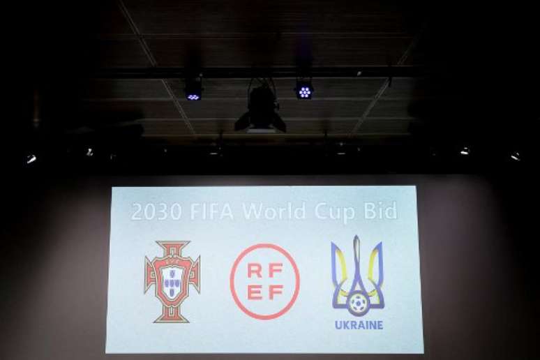 Candidatura conjunta foi anunciada nesta quarta-feira na sede da Uefa, na Suíça (Foto: GABRIEL MONNET / AFP)