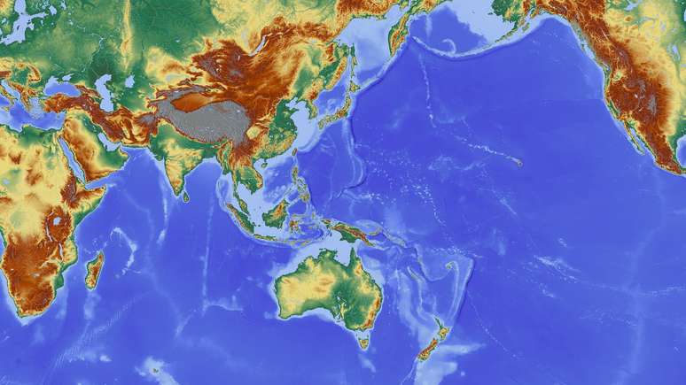 O tsunami irradiava principalmente para o Oceano Atlântico Norte, no mar da América Central, e para o Oceano Pacífico Sul