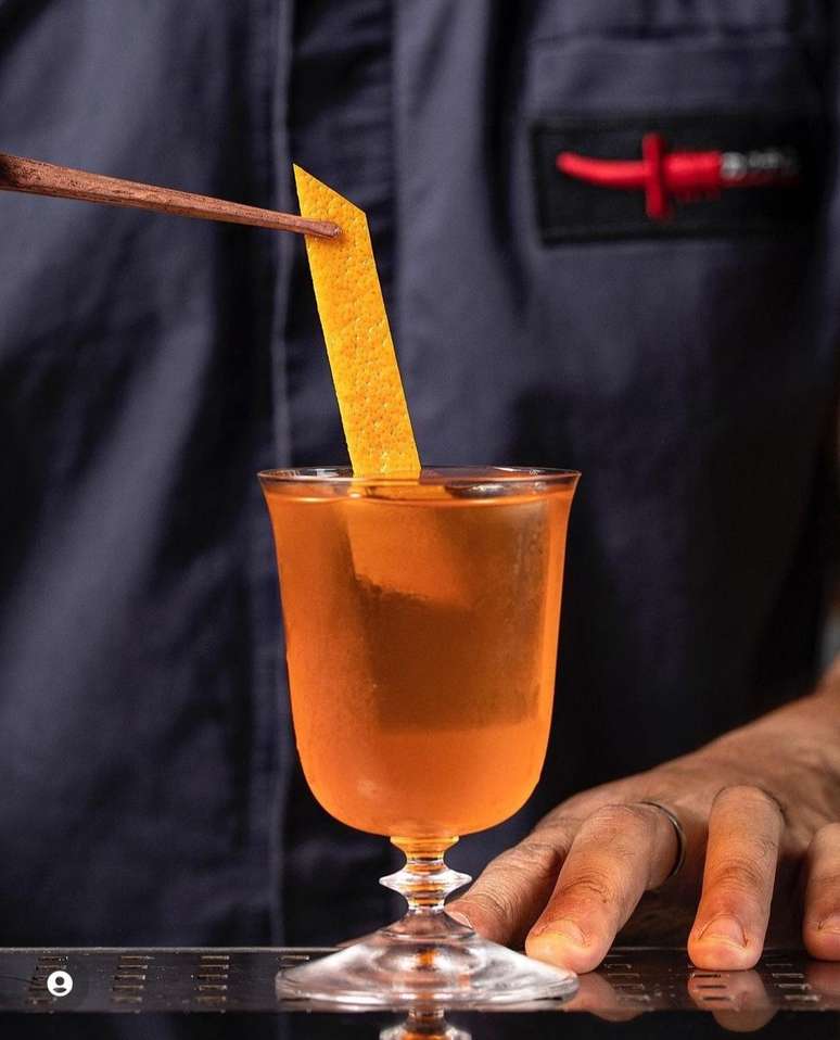 Um dos drinks famosos do bar Tan Tan, feito com Aperol 