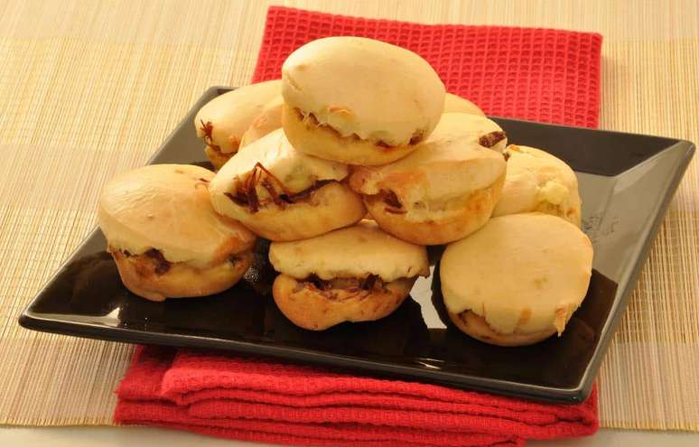 As apetitosas empadas de carne seca com queijo coalho – Foto: Guia da Cozinha