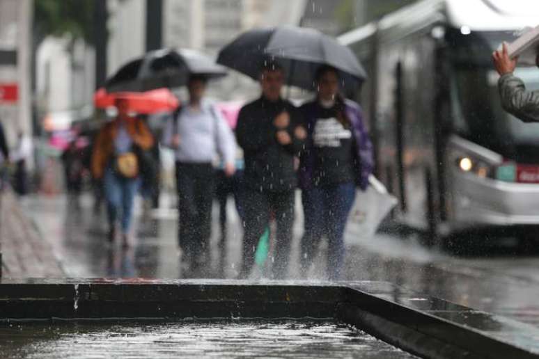 População deve ficar alerta a possíveis consequências das fortes chuvas em todo o País (Tiago Queiroz/Estadão)