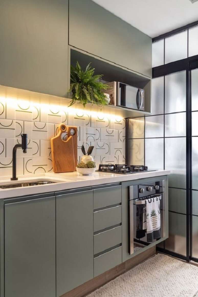 4. Cozinha com divisoria de vidro mini boreal &ndash; Foto A Gazeta