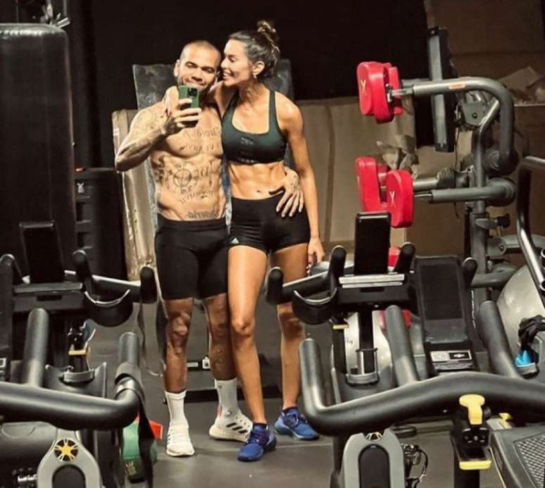 Daniel Alves e Joana Sanz juntos na academia (Reprodução/Instagram)