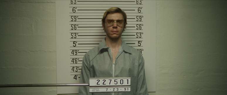 Evan Peters como o serial killer Jeffrey Dahmer na série 'Dahmer: Um Canibal Americano', da Netflix