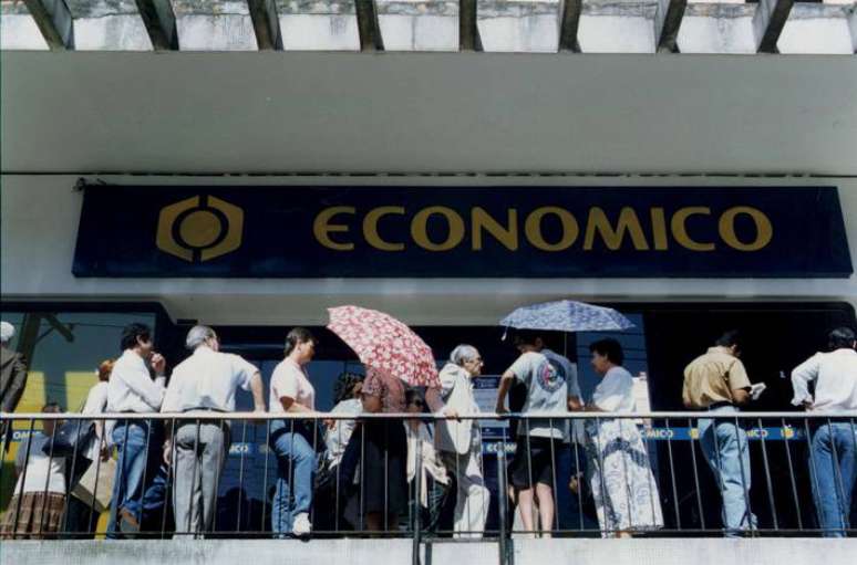 Agência do Banco Econômico, em foto de 1995