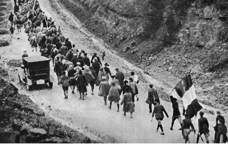 Milhares de fascistas, alguns armados, marcharam para a capital italiana em 1922, provocando a queda do governo do primeiro-ministro Luigi Facta, quase sem encontrar resistência