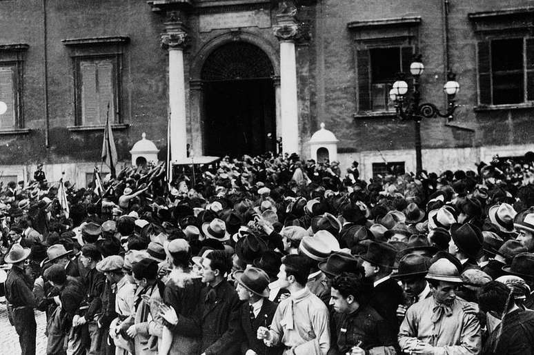 Mussolini conseguiu seu objetivo de chegar ao poder, mas os fascistas não se retiraram de Roma e acabaram desfilando pela capital italiana para comemorar