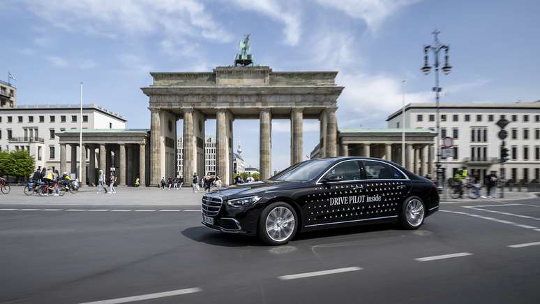 Drive Pilot, da Mercedes-Benz foi o primeiro sistema certificado com SAE N&iacute;vel 3. 